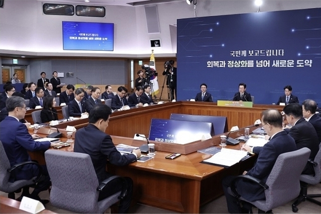 남북, '통일 지향 평화적 두 국가'로 전환…한반도 평화 특사 임명