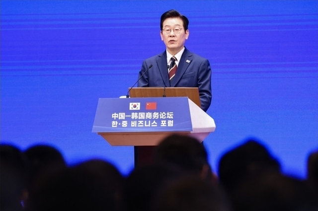 이 대통령 "한중, 제조업 위에 서비스·콘텐츠 담아 새 가치 써 나가자"