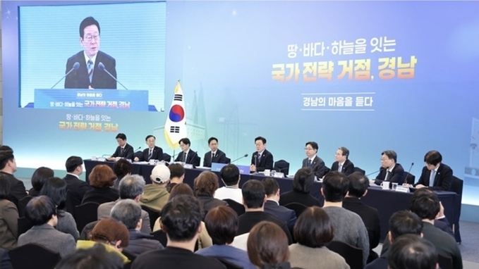 이 대통령 "모든 돈 부동산투기로 몰리면 발전 못해…반드시 시정"