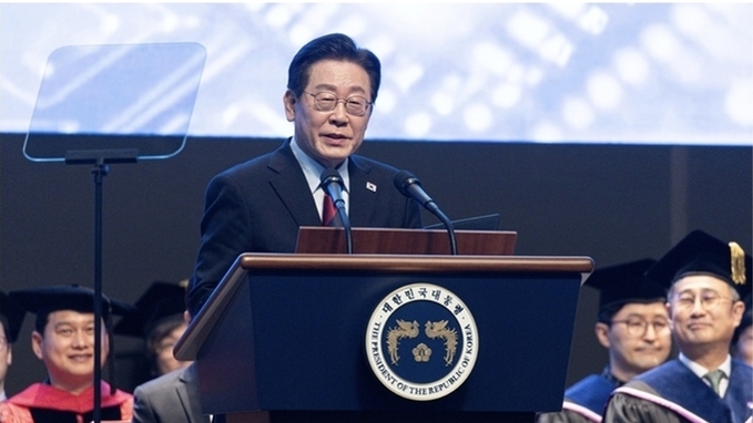 KAIST 학위수여식 참석 이 대통령 "단단한 이공계 안전망 구축"