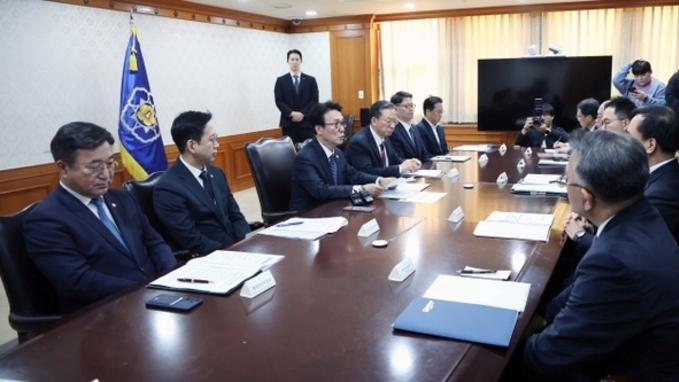 김 총리 "가짜뉴스와 흑색선전은 민주주의 공적…무관용 대응"