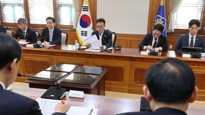 김 총리 "중동 상황 대응에 디테일 채워야…교민안전·금융당국 대응 강화"