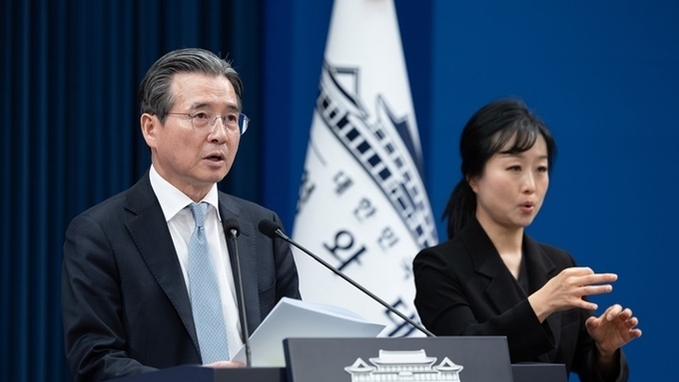 청와대 "석유 최고가격제 금주 내 시행…유류세 인하 확대 등 검토"