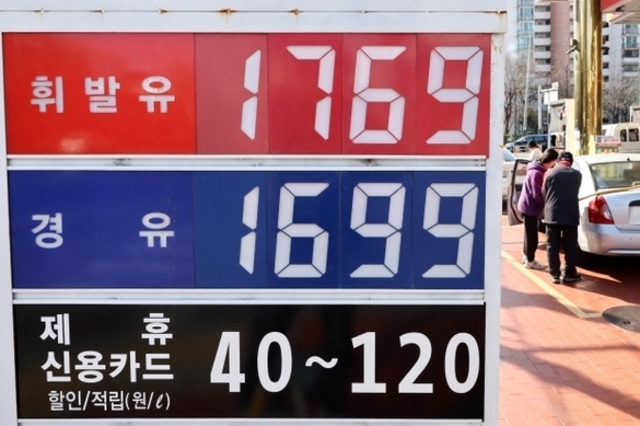 석유 최고가격제 시행 첫날…산업부장관 "주유소도 협조" 당부