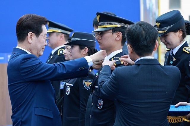 신임 경찰 경위·경감 임용…이 대통령 "오직 국민 위해서만 헌신"