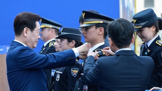 신임 경찰 경위·경감 임용…이 대통령 "오직 국민 위해서만 헌신"