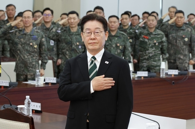 이 대통령 "최상의 군사 대비태세…전작권 회복 조속 추진될 것"