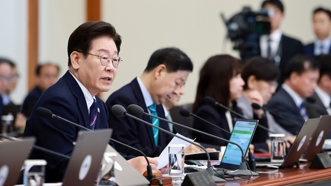 이 대통령 "세계 경제 비상등…긴급재정경제명령 활용할 수도"