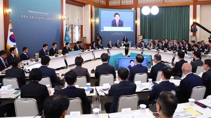 이 대통령 "성장 잠재력 회복 위해선 규제합리화 매우 중요"
