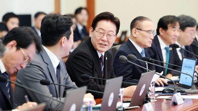 이 대통령 "국가 안보 차원서 첨단 기술과 인재 중점 보호"