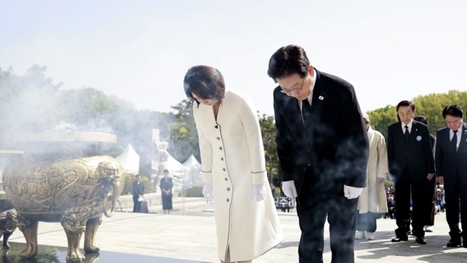 이 대통령 "4·19 민주 이념 토대로 세계 10대 경제·문화 강국 이뤄"