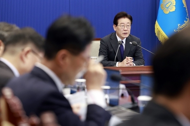 이 대통령 "사측은 노동자를 동반자로, 노동자·노조는 책임 의식을"