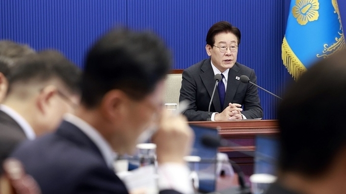 이 대통령 "사측은 노동자를 동반자로, 노동자·노조는 책임 의식을"