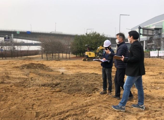 공원관리과장, 고촌 미세먼지 차단숲 공사 현장행정 실시 