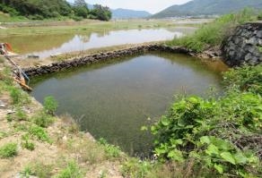 그림입니다.

원본 그림의 이름: 고성-23 200527 IMG_7740-축소.jpg

원본 그림의 크기: 가로 567pixel, 세로 425pixel

사진 찍은 날짜: 2020년 06월 06일 오후 11:36

카메라 제조 업체 : Canon

카메라 모델 : Canon PowerShot SX60 HS

프로그램 이름 : Adobe Photoshop CS3 Windows

F-스톱 : 4.0

노출 시간 : 1/800초

IOS 감도 : 200

색 대표 