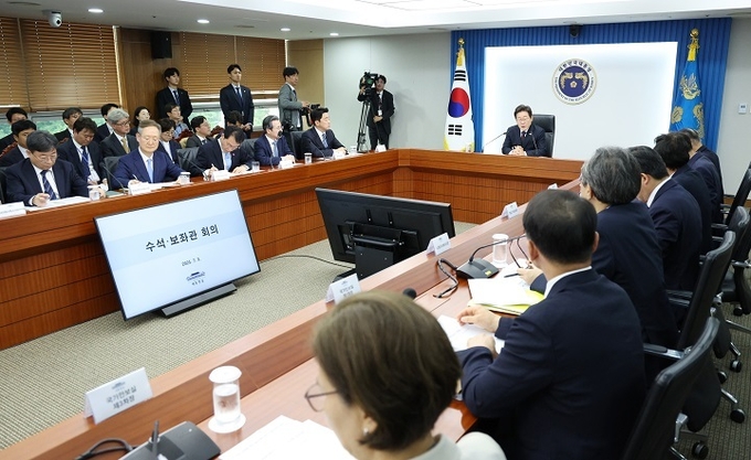 이 대통령 "모든 수단 동원, 주식시장 건전화…한국증시 밸류업 속도"