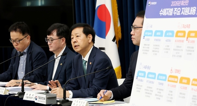 이재명 정부 첫 예산 728조 원 편성…'적극재정'으로 선도경제 이끈다