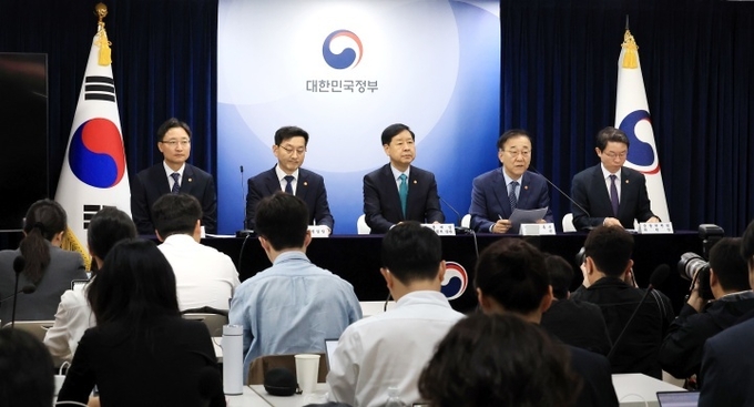 서울 전역·경기 12곳 투기과열지구·토지거래허가구역 지정